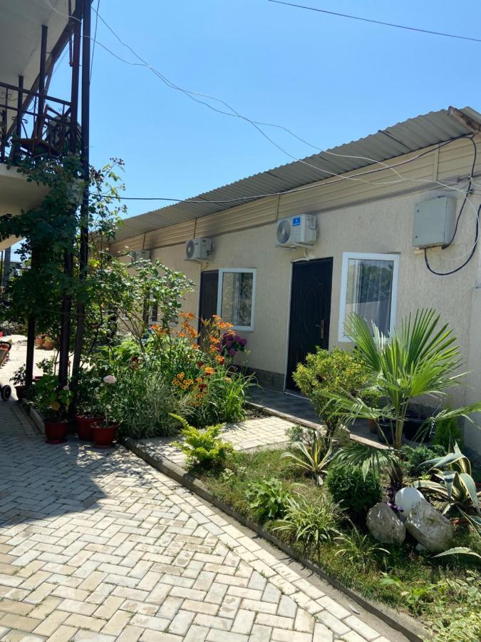 Уютный Дворик Sukhumi Exterior photo