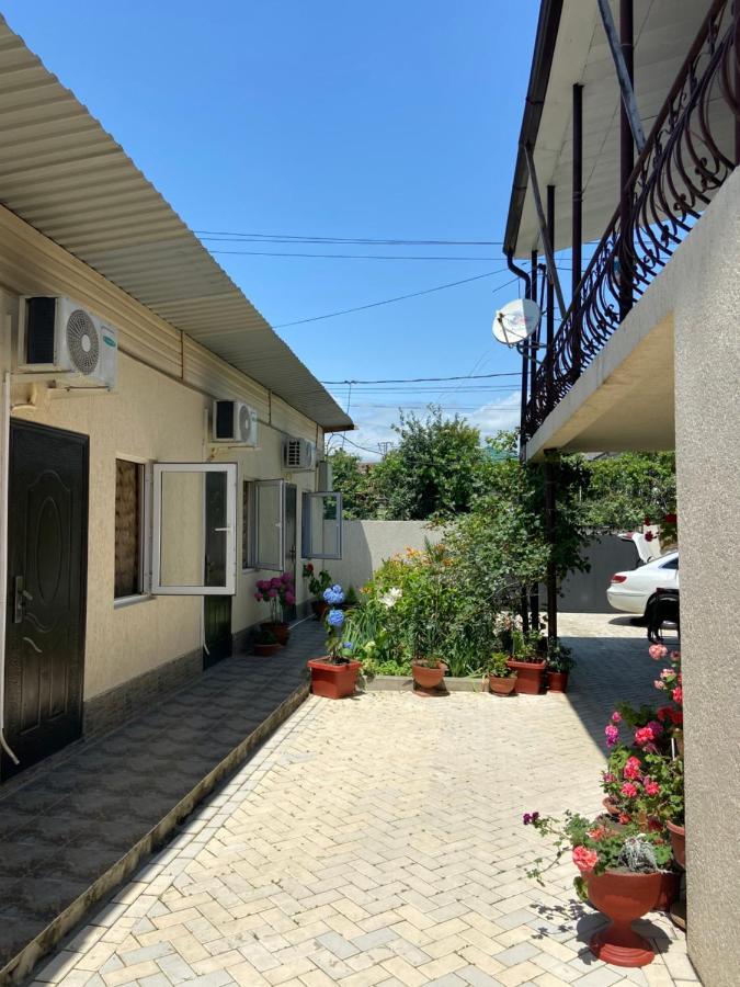 Уютный Дворик Sukhumi Exterior photo